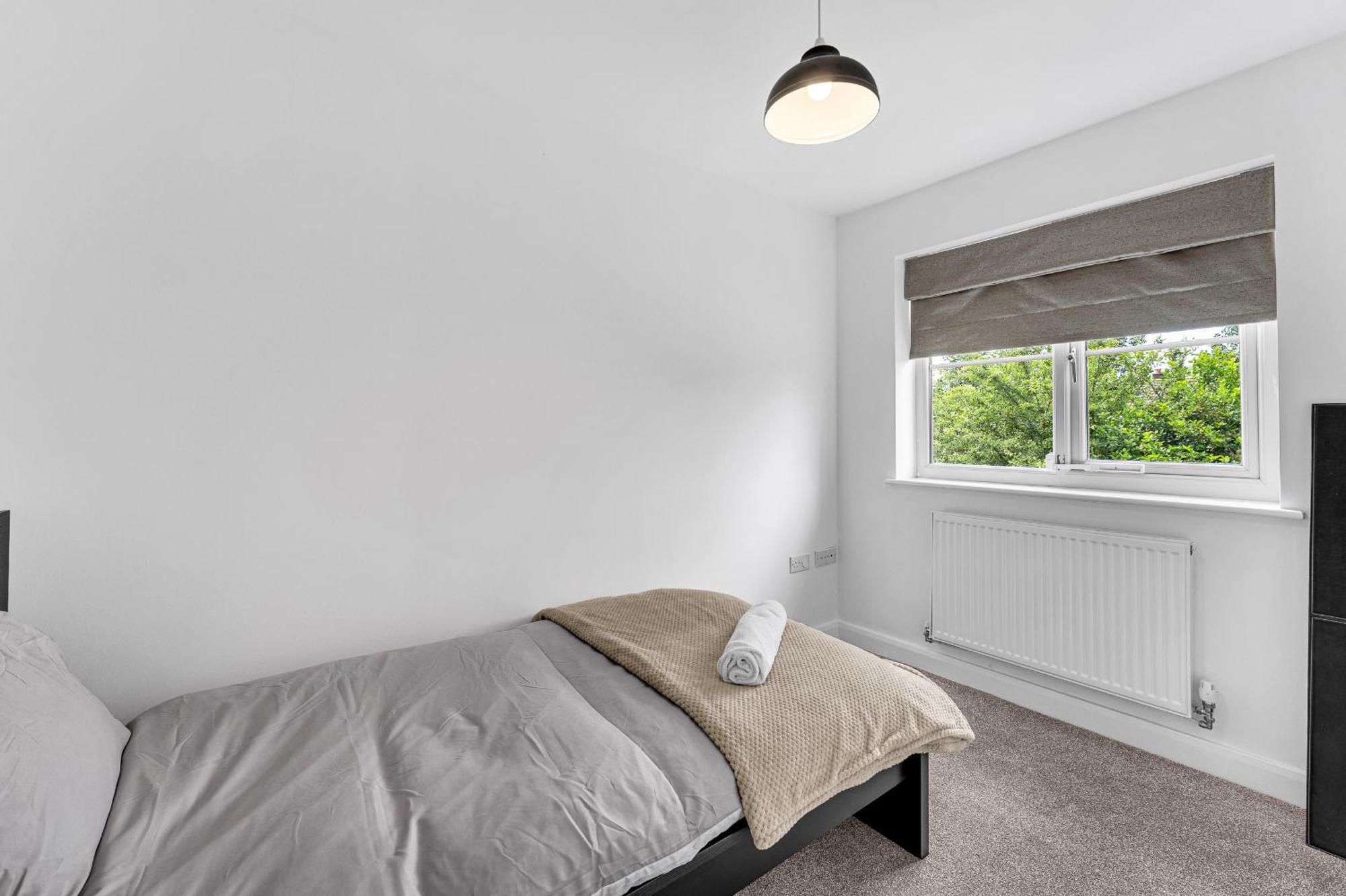 Brook Meadow House, 4 Bed House, Manchester Astley  Exterior photo